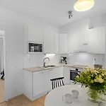 Saunallinen Kaksio 53 M2 Meren Laeheisyydessae Appartement